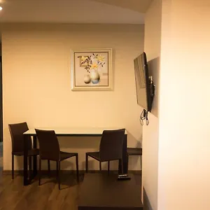 לבקר במלון